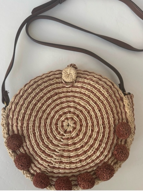 Fossil Handbags - Fossil Round Woven Crossbody in Brown and Cream with Pom-Poms